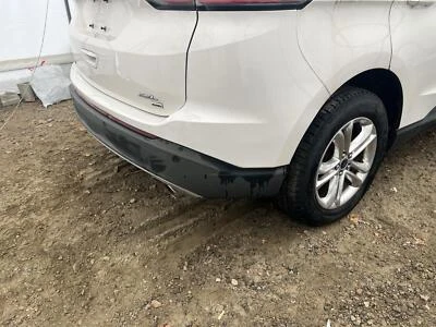 Used Rear Bumper Assembly Rear fits: 2016 Ford Edge SEL park assist w/o tow pack Foto 1 de 4