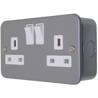 Metal Clad Double Socket Double Pole Heavy Duty 13A for Garage Shed Workshop - Image 1 of 4