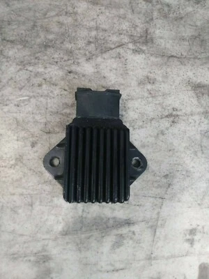 Regulador de voltaje rectificador Honda CBR900RR 1999  Foto 1 de 4