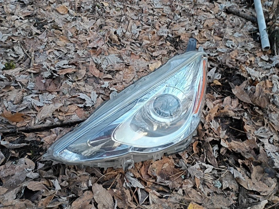 Faro lateral izquierdo 15 16 17 Prius C Foto 1 de 1