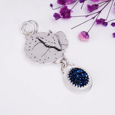 Colgante eléctrico de plata de ley 925 maciza con piedras preciosas de ágata de titanio azul Foto 1 de 4