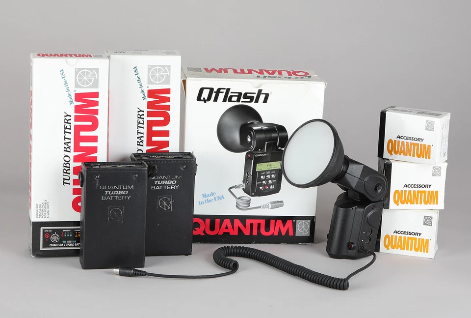 QUANTUM QFLASH T5D-R with 2 Turbo Batteries, Canon Cords, TTL hotshoe and more! - Image 1 of 4