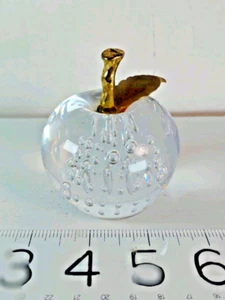 Vintage Small Apple Paperweight Art Glass Controlled Bubbles Brass Stem And Leaf - Imagen 1 de 8