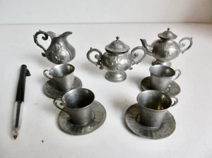 RARE DINETTE DE POUPÉE ANCIENNE EN RÉGULE - SERVICE À THÉ OU CAFÉ - 11 PIÈCES - Imagen 1 de 23
