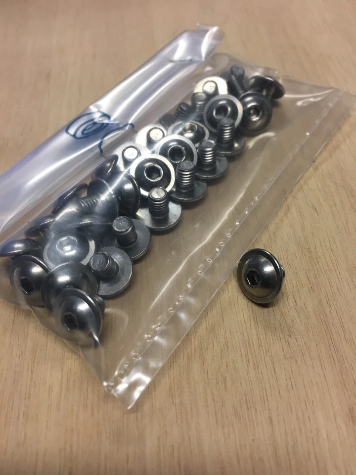 VITE ACCIAIO INOX M5X6 TESTA BOMBATA FLANGIATO CHIAVE BRUGOLA 3mm  30PZ. - Immagine 1 di 1