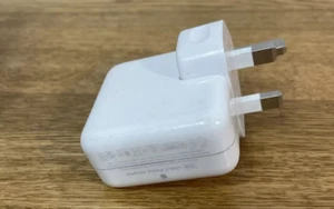 Genuine Apple 30W USB-C Power Adapter A1882 Same Day Post - Picture 1 of 2