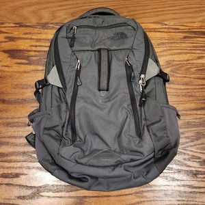 Zaino grande The North Face Router grigio con scomparto per tablet laptop borsa a libro - Foto 1 di 24