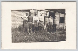 Postal RPPC Herrero Taller Equipo Trabajadores Industriales Delantales Taller - Imagen 1 de 4