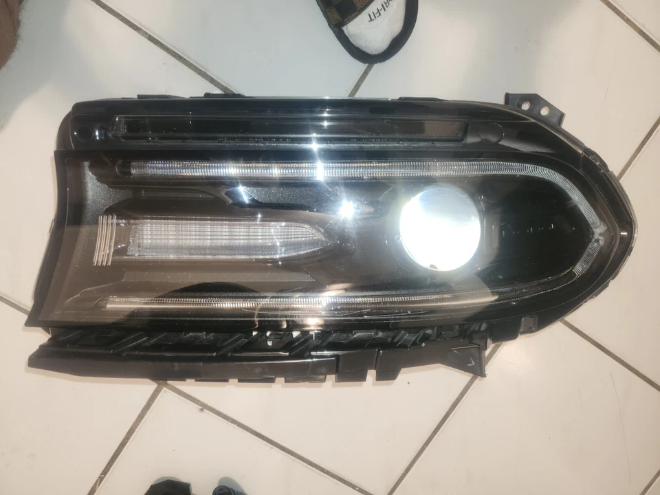FARO PASAJERO 15-23 Dodge Charger Scatpack/Daytona/RT/Hellcat/Redeye/Demon Foto 1 de 4