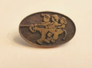 VINTAGE TUG OF WAR PIN - Picture 1 of 2