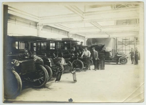 Garage automobile circa 1910, vraisemblablement à Paris. De Dion-Bouton ? - Imagen 1 de 1