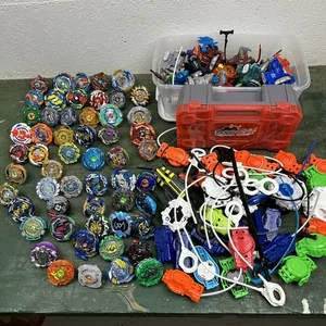 LOTE MASIVO DE 55 Beyblade Plus Beywarriors Shogun Acero con Lanzadores - Imagen 1 de 6