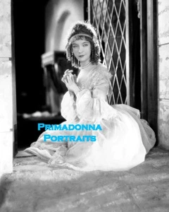LILLIAN GISH 8X10 Lab Photo B&W 1927 "ANNIE LAURIE" Scottish Film Window Scene - Picture 1 of 1