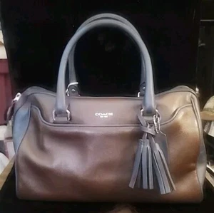 Auténtico Bolso Boston de Mano con Borla COACH Cartera Cuero Marrón/Azul Acentos - Imagen 1 de 5