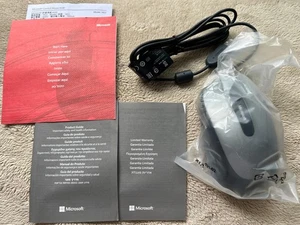 Microsoft Comfort 4500 Wired Mouse - Model 1422 for PC and Mac USB New! - Picture 1 of 7
