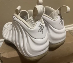 Uomo Taglia 11 - Nike Air Foamposite One White Out 2013 (314996-100) OG TUTTE RARE! - Foto 1 di 21