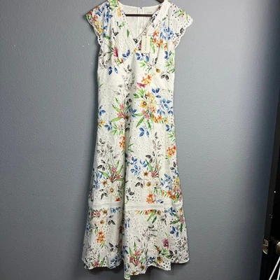 Nuevo con etiquetas Vestido Sundance Blanco Floral Romántico Ojales Talla P8 Pequeño Invitado de Boda Foto 1 de 4