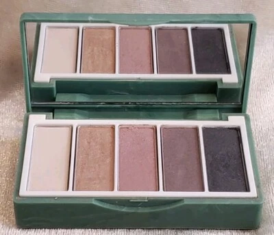 Sombra de ojos de alto impacto CLINIQUE COMIDA DE ÁNGEL PLAYA TORMENTOSA VINTAGE VINO GRAFITO * Foto 1 de 4