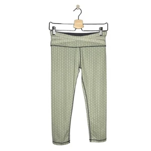 Luxy Activewear Sage Green Medallion Print Criss Cross Waist Capri Leggings Sz 6 - Picture 1 of 10