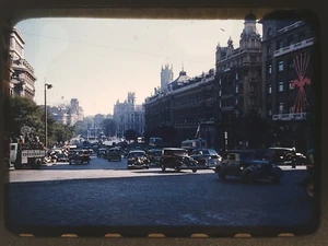 Scivolo 35 mm vintage anni '50 - Calle de Alcala, City Street, Madrid, Spagna - montaggio in vetro - Foto 1 di 2