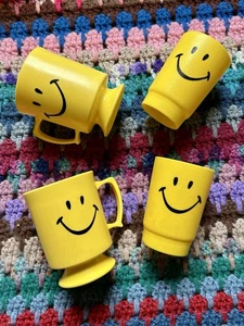 Vintage Libbey SMILEY Happy Face 4pc Cup Set 1972 Retro Mugs & Juice Cup Set - Picture 1 of 7