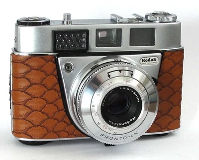 VINTAGE KODAK RETINETTE IB WITH CASE.  BROWN LIZARD SKIN COVERED. - image 1 of 4
