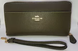 Cartera Coach Larga con Cremallera Alrededor, Verde Oliva, Cuero Guijarro Refinado, Excelente Estado. - Imagen 1 de 11
