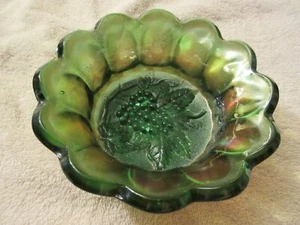 Vintage Imperial Emerald Green Carnival Glass Heavy Grape Bowl Fluted - Picture 1 of 4