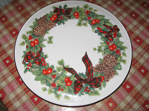 Christmas Cake Stand / Table Centrepiece Royal Worcester Fine Bone China 11 inch
