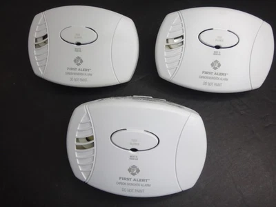 LOT OF 3 First Alert CO Carbon Monoxide Alarm CO606 Plug-In / Battery 2021 - Image 1 of 4