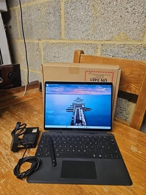 Surface Pro 9 - Intel i7-1265U, 16GB , 1TB, 13" PixelSense™ Flow, FREE SOFTWARES - Image 1 of 4