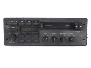 Radio reproductor de casete AM FM de fábrica OEM para Ford Escort Crown Victoria 1987-1990 - Imagen 1 de 14