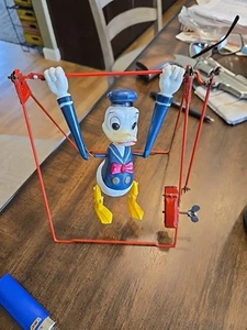 RARO LINEMAR TOYS AÑOS 50 Windup hojalata celuloide gimnasio pato Donald ver descripción - Imagen 1 de 8