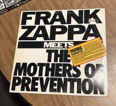 FRANK ZAPPA MEETS THE MOTHERS OF PREVENTION - BARKING PUMPKIN RECORDS LP Foto 1 de 4
