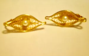 Vintage Sarah Coventry Faux Pearl Earrings Gold Filigree Leaf Clip-on - Picture 1 of 4