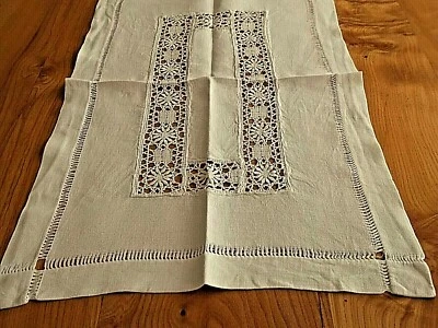 Linge ancien Napperon  en lin avec broderie centrale et jours  ( 69 x 43 cms ) - Photo 1/4