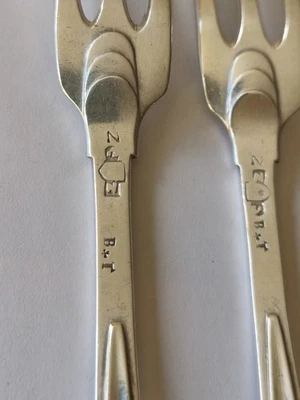 Rare Fourchettes Argent Massif Poinçon À Identifier - Photo 1/4