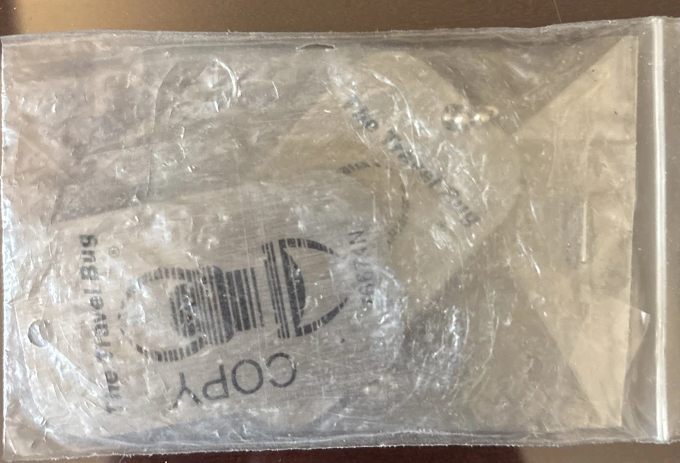 Par de etiquetas de perro de recuerdo rastreables de geocaching The Travel Bug - Imagen 1 de 1