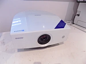 Sony VPL-HS2 Video Projector Silver/White FAULTY Sold as SPARES/PARTS - Afbeelding 1 van 9