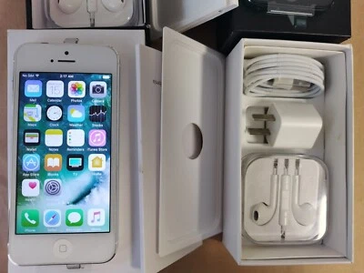 Apple iPhone 5 - 64GB - White & Silver (Unlocked) A1429 (GSM) - Image 1 of 4