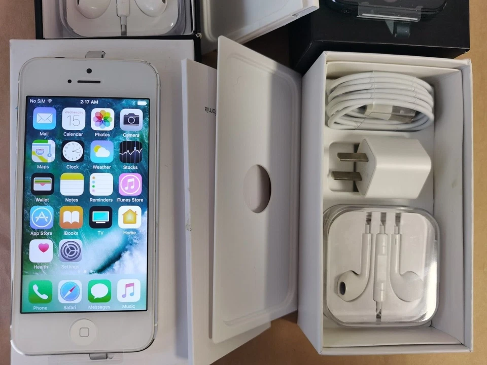 Apple iPhone 5 - 64GB - White & Silver (Unlocked) A1429 (GSM) - Image 1 of 4