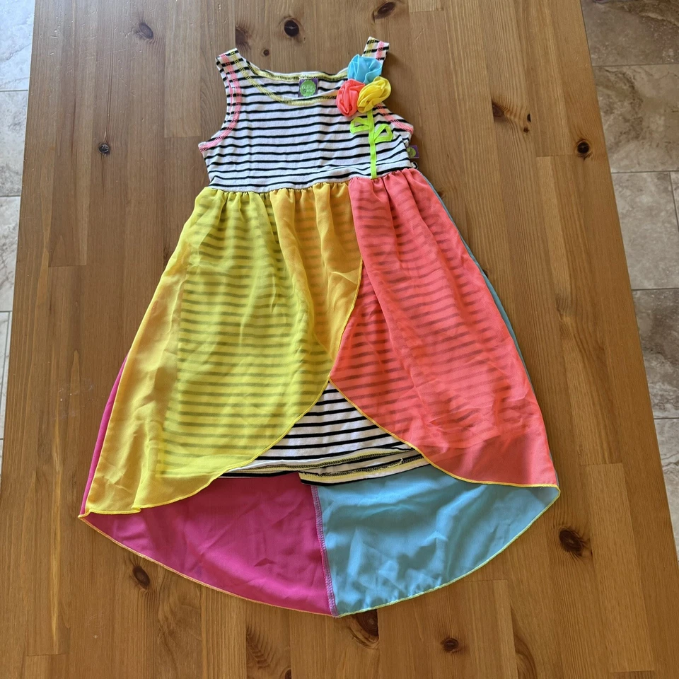 Vestido multicolor con un look flor fairycore de Dollie And Me Foto 1 de 4