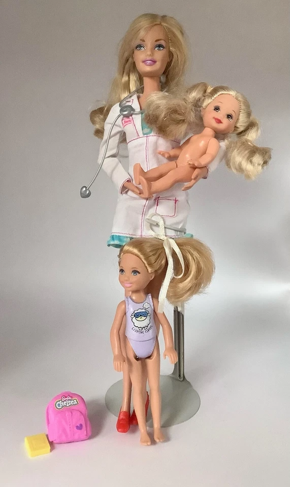 De Colección Mattel Dr. Barbie 1999 Pediatra Cuna Brazos Mover + 2 Niños ¡LOTE DE MUÑECAS! Foto 1 de 4