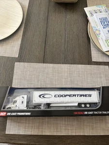 DCP Cooper Tires Tractor Trailer im Maßstab 1:64, neu, versiegelt! - Bild 1 von 17