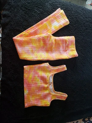 Camiseta sin mangas y leggings Tye Dye (naranja/rojo/rosa/amarillo/blanco) talla mediana  Foto 1 de 4