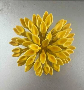 GORGEOUS VINTAGE YELLOW ENAMEL FLORAL BROOCH 6 X 6 cm - Picture 1 of 6