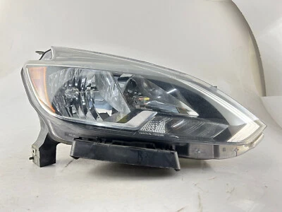 OEM | 2016 -- 2019 Nissan Sentra Halogen Headlight (Right/Passenger) Foto 1 de 4