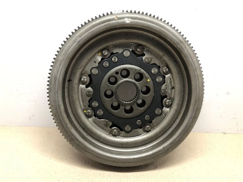 ZWEIMASSENSCHWUNGRAD Volkswagen Golf VII (AUA) 2016 06K105266A - Изображение 1 из 4