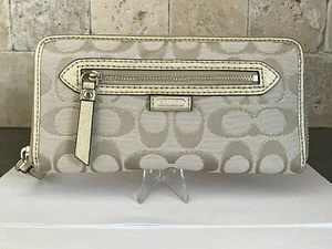 COACH DAISY OUTLINE SIGNATURE ZIP AROUND WALLET 49469 NWT LT KHAKI METALLIC NWT - Picture 1 of 5