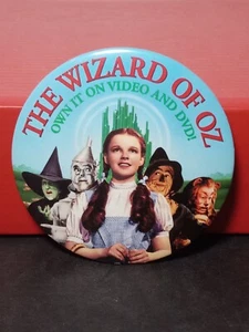 Vintage 1999 Wizard Of Oz PIN BUTTON Own It On Video and DVD Promotional advert  - Picture 1 of 9